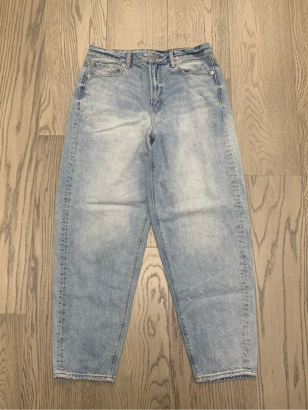 American Eagle Barrel Leg Light Wash Jeans US6